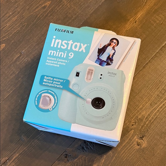 New Fujifilm Instax Mini 9 Instant Camera - Picture 1 of 6